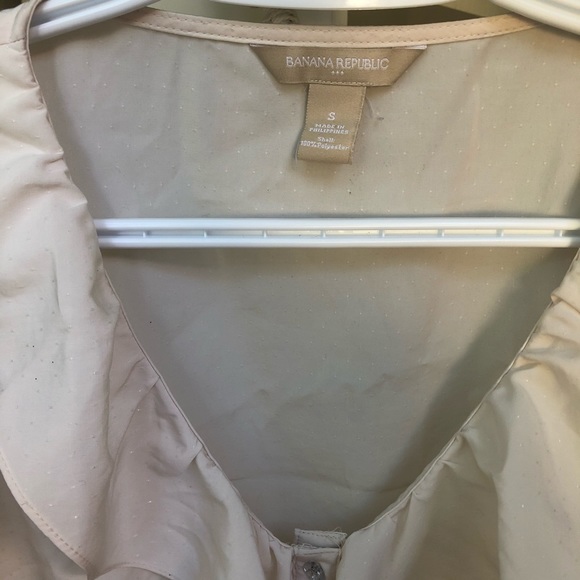 Beautiful Cream Top - Picture 2 of 4